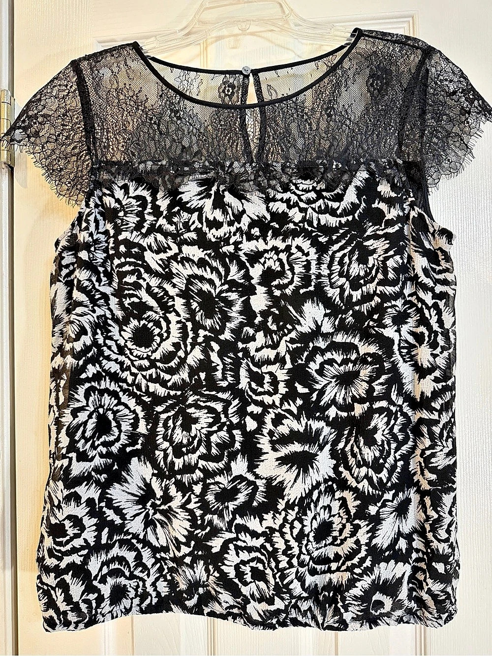 Ann Taylor Floral Lace Sleeve Blouse in Black & White Size Medium NWT